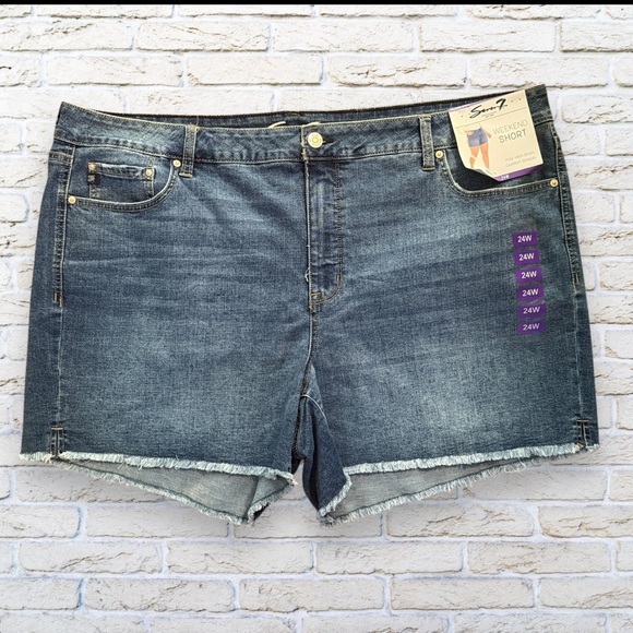 NWT Women's Seven7 Jean Weekend Shorts Size 24W - Picture 1 of 5